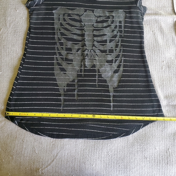 Hot Topic Glitter Rib Cage Tee - Picture 7 of 9